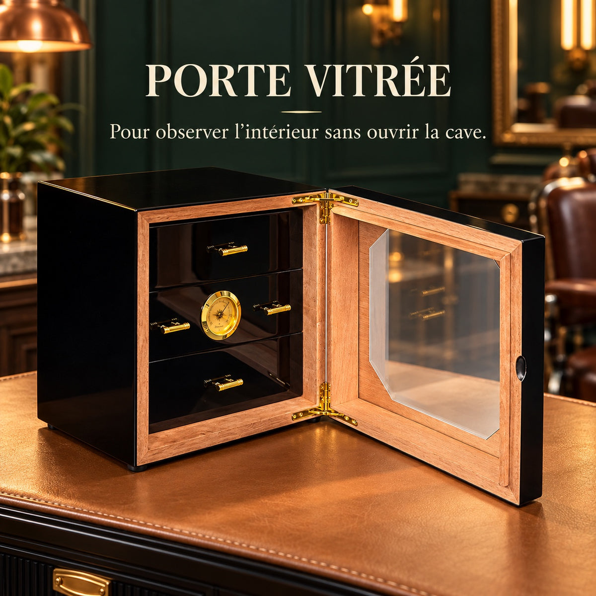 Cave à cigares laquée noire ouverte, porte vitrée et intérieur en cèdre