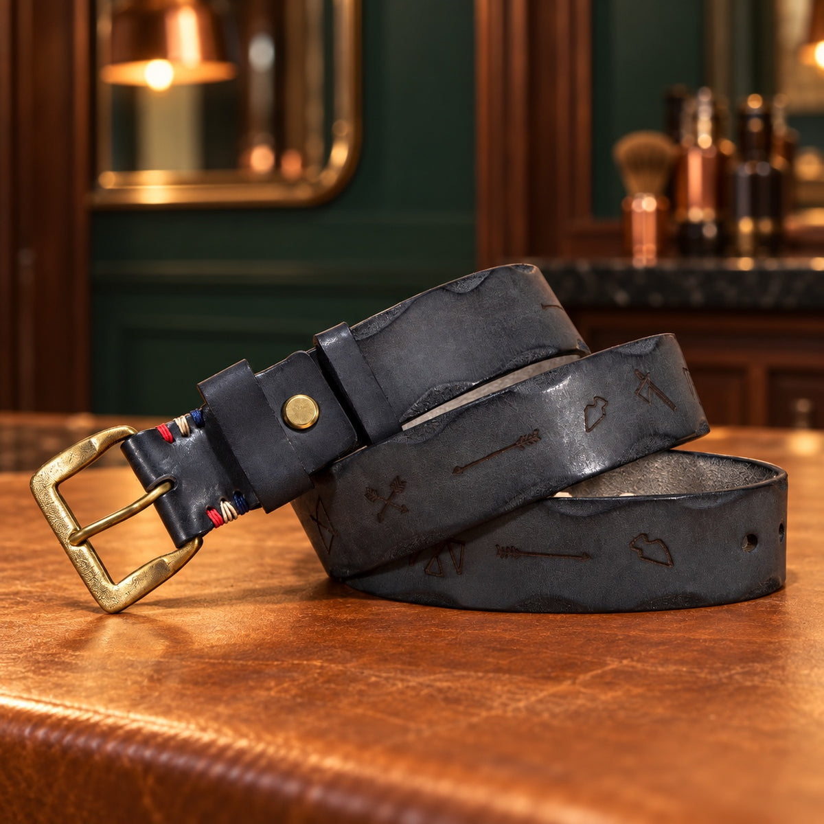 Ceinture en cuir tanné végétal gravée noire