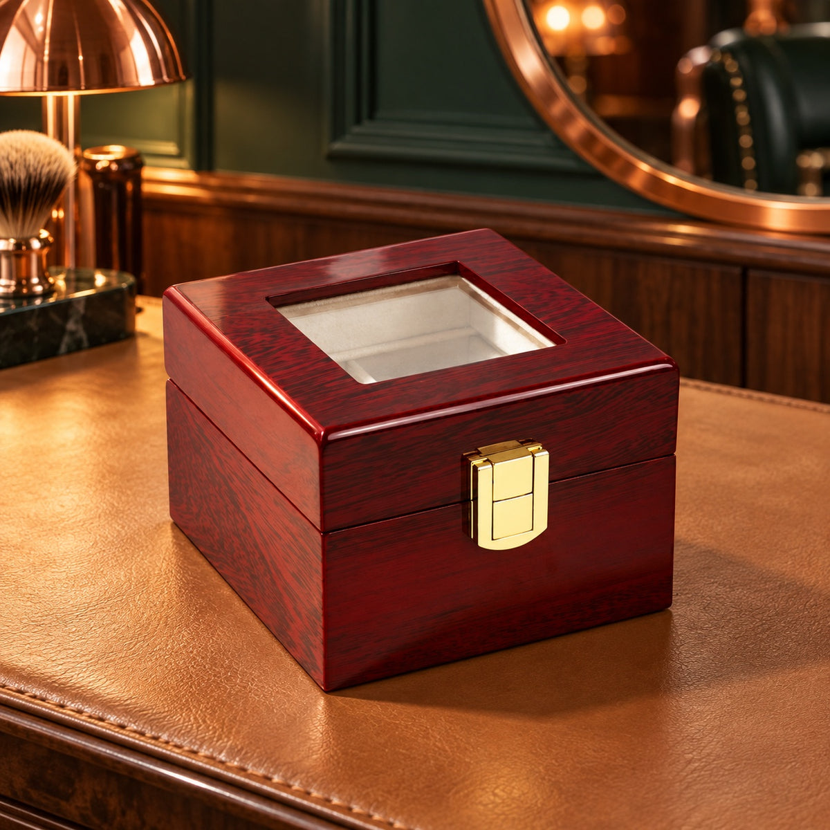 Coffret à montres laqué acajou fermé, fermoir doré