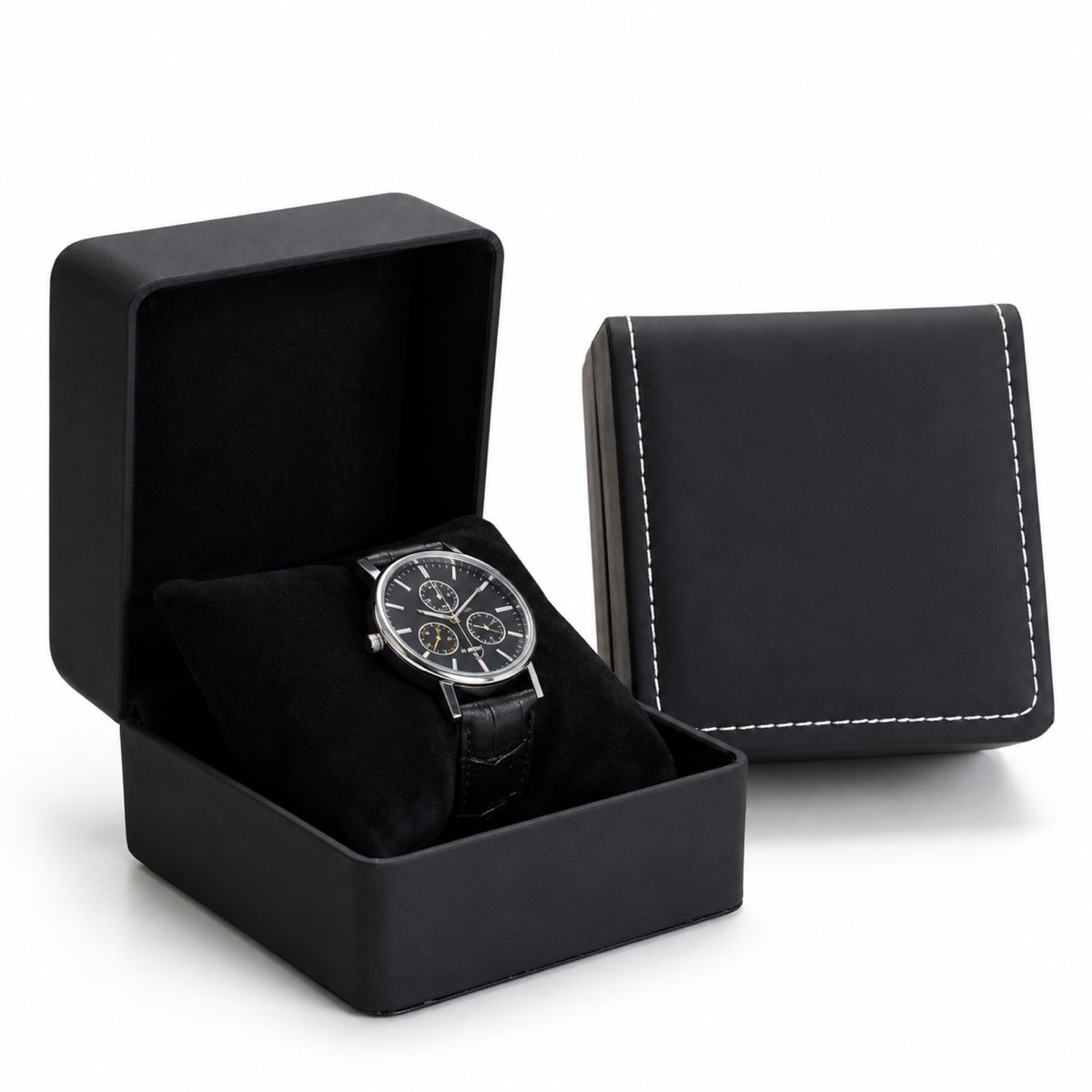 Écrin cadeau pour une montre, cuir noir, détail des surpiqûres, fond blanc – L'Art du Cadeau Homme